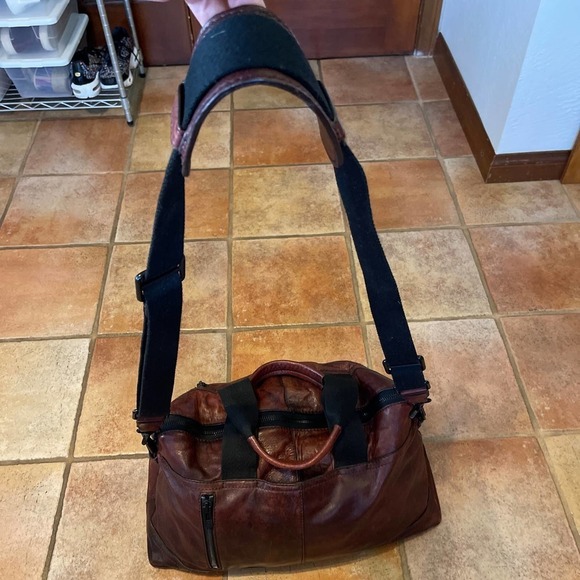 ROGUE VINTAGE LEATHER SHERPA LINES WEEKENDER BAG - Picture 3 of 10